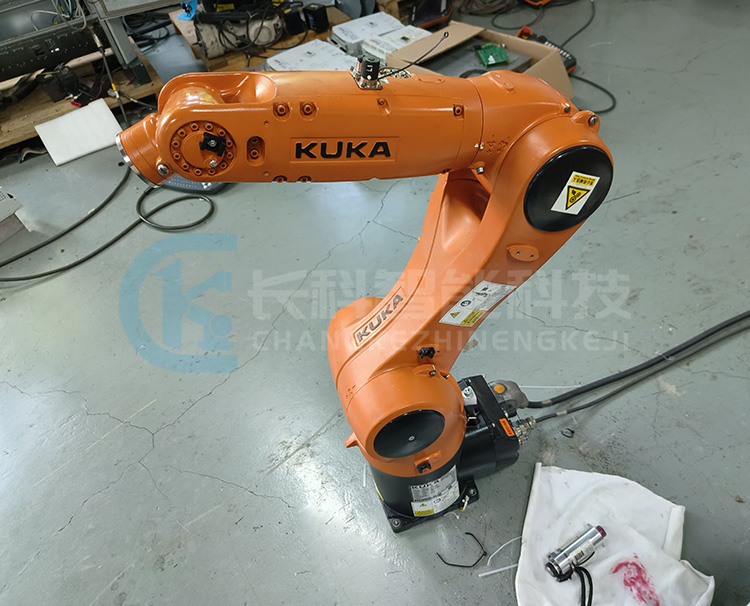 庫卡機(jī)器人KR 6 R900 sixx C異響維修